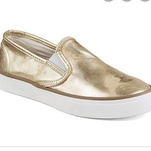sperry gold slip on